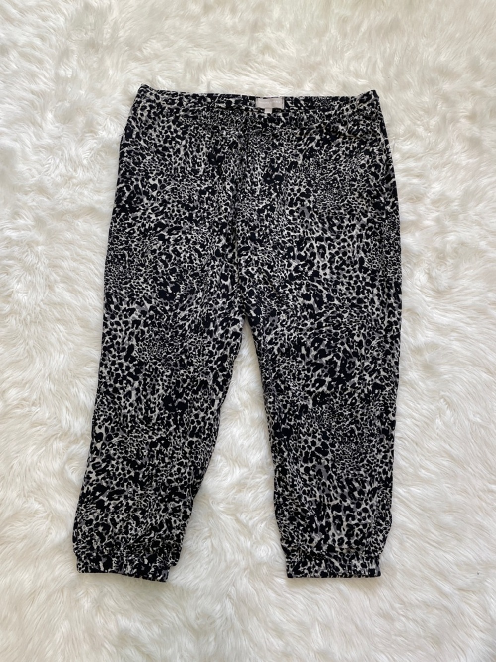 Banana Republic Factory Black, Grey & Taupe Leopard Print Capri Pants Large
